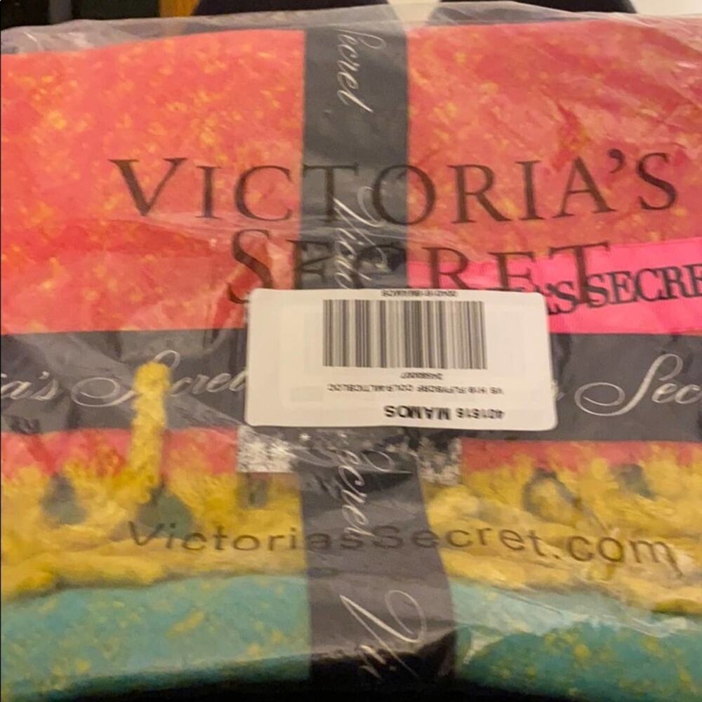 VICTORIA'S SECRET Plush Colorblock Scarf - Picture 5 of 7